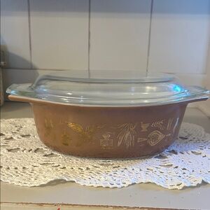 Vintage Americana Pyrex Casserole Dish w/ Lid 043 1 1/2 Qt